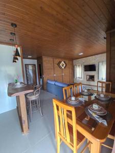 Μια τηλεόραση ή/και κέντρο ψυχαγωγίας στο Casa temporada Bela Vista +6 φωτογραφίες