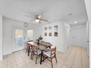 Φωτογραφία από το άλμπουμ του Over the Rainbow σε Crystal Beach