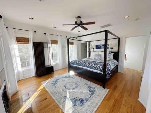 Postel nebo postele na pokoji v ubytování Scenic Cottage with Trails, Pond & Valley Views + 38 fotografií