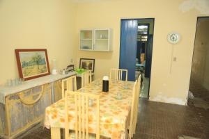 a dining room with a table and a table and chairs at Casa Rústica e Aconchegante em Camocim in Camocim