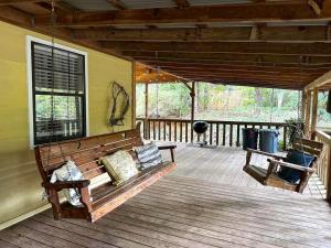 Χώρος καθιστικού στο Red Goose Pond - Mins to Desoto Falls, Fire Pit