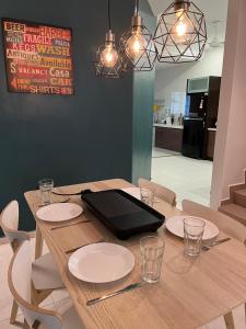 Fotografie z fotogalerie ubytování Family-Friendly Home with PS4, Kids Tent & Spacious Living Room and Kitchen at Ipoh Garden East v destinaci Ipoh