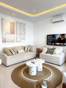 Χώρος καθιστικού στο Villa Aura