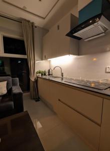 Η κουζίνα ή μικρή κουζίνα στο Midcity 1 BR, Condo, Gulberg Lahore Self Check IN