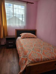 Postel nebo postele na pokoji v ubytování Acogedora casa centrica en Valdivia para 4 personas + 4 fotografie