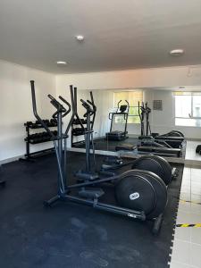 Fitness centrum a/nebo fitness zařízení v ubytování Departamento con vista privilegiada de la ciudad