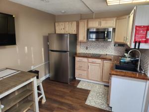 Kuchyň nebo kuchyňský kout v ubytování The Leafy Green Country Studio