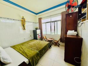 a hotel room with a bed and a window at Ren Apartments in Ho Chi Minh City +27 photos