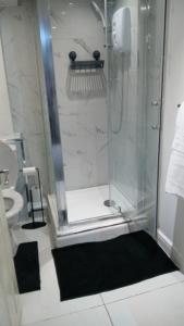 Ένα μπάνιο στο Shetcliffe Lodge