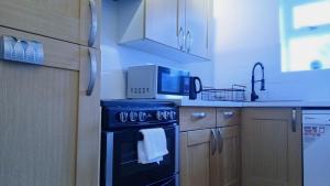 Η κουζίνα ή μικρή κουζίνα στο Shetcliffe Lodge +12 φωτογραφίες