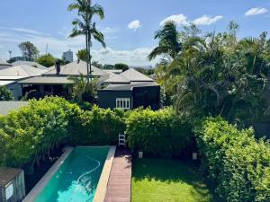 Πισίνα στο ή κοντά στο East Brisbane Federation-Style Pool Villa
