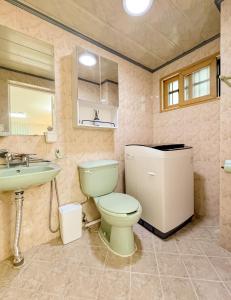 Un baño de 1'Near Hongdae Station, 30sec on foot