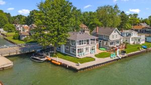 Θέα στο ποτάμι κοντά σε αυτή η παραθεριστική κατοικία