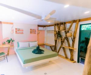 Ένα ή περισσότερα κρεβάτια σε δωμάτιο στο Bamboo Jungle Villa's