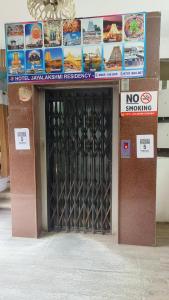 Certifikát, hodnocení, plakát nebo jiný dokument vystavený v ubytování Jayalakshmi residency