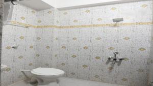 Koupelna v ubytování Jayalakshmi residency