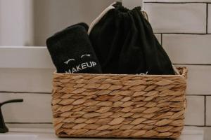 Fotografie z fotogalerie ubytování Kinslee's King Suite at Yosemite's Doorstep v destinaci Oakhurst