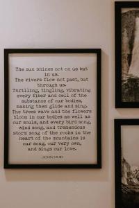 Fotografie z fotogalerie ubytování Kinslee's King Suite at Yosemite's Doorstep v destinaci Oakhurst + 1 fotografie