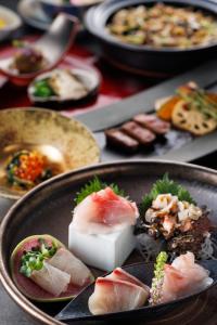 Jídlo v ryokanu nebo okolí