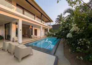 Πισίνα στο ή κοντά στο Beach front villa Ashwem Ocean