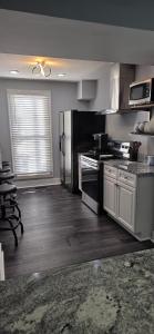 Køkken eller tekøkken på Gozy Downtown House Walk to Stadiums