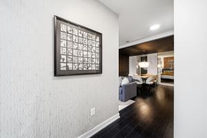 Φωτογραφία από το άλμπουμ του Luxury 4BR Home Sleeps 14 with Parking στο Τορόντο