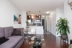 Η κουζίνα ή μικρή κουζίνα στο Luxury Condo in Prime Location with Pool & Jacuzzi