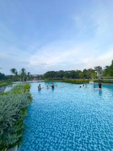 Bazén v ubytování vila babi nebo v jeho okolí