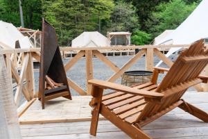 a couple of chairs sitting on a wooden deck at ザランタン鹿沼 in Kanuma