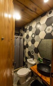 Koupelna v ubytování Cabaña Moderna de Montaña en Zarcero con Vistas y Bosque Neblinoso