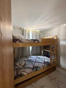 Voodi või voodid majutusasutuse Apartamento con Piscina en Ricaurte toas +3 fotot