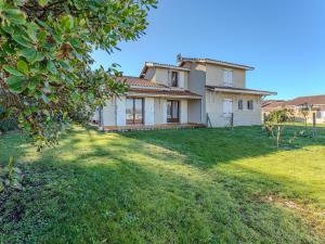 a house with a large yard in front of it at Maison chaleureuse avec terrasse et jardin, proche plage et centre-ville - 6 pers, Biscarrosse - FR-1-521-34 in Biscarrosse-Plage