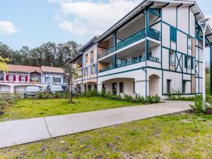 an apartment building with a lawn in front of it at Appartement T3 Moderne avec Terrasse, 2 Parkings, Proche Centre – 4 Personnes, 2 Étoiles - FR-1-521-215 in Sanguinet