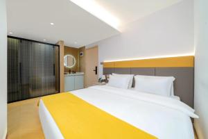 Giường trong phòng chung tại Yue Mei Elegant Hotel Apartment (Pazhou Exhibition Center)