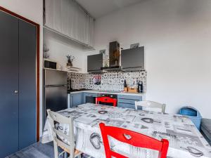 Kuchyň nebo kuchyňský kout v ubytování Charmant appartement 4 pers, parking, Wi-Fi, proche océan - FR-1-521-263 + 1 fotografie