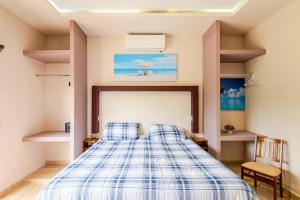 Postel nebo postele na pokoji v ubytování Habitación 1 Cama King, Tulum Country Home, con Muelle de Pesca, Club de Playa, Alberca, Cenote y Campo de Golf, Contrata Day Pass Bahia Principe