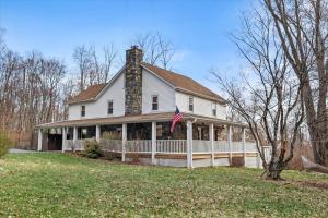 Το κτήριο όπου στεγάζεται  η παραθεριστική κατοικία