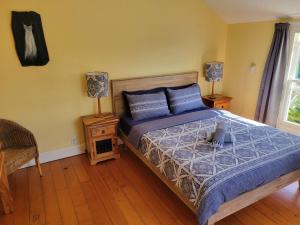 Ένα ή περισσότερα κρεβάτια σε δωμάτιο στο Endless Summer Lodge - Guesthouse