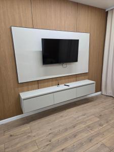 Μια τηλεόραση ή/και κέντρο ψυχαγωγίας στο Liberty +1 φωτογραφίες