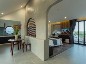 Μια τηλεόραση ή/και κέντρο ψυχαγωγίας στο Anchie Retreat Villa Hội An