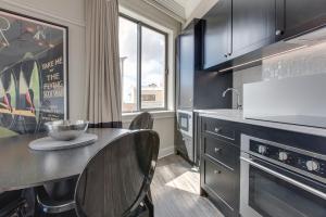 a kitchen with a table and chairs and a sink at Perfect Located 2-Bed Blue Mountains Getaway in Katoomba +9 photos