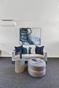 Χώρος καθιστικού στο Stylish Studio with Great Amenities near Beachside