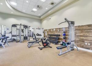 Spordikeskus ja/või sportimisvõimalused majutusasutuses Large new beautiful house 1 and half miles to beach