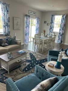 Istumisnurk majutusasutuses Large new beautiful house 1 and half miles to beach