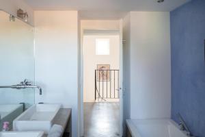 Un baño de Mas With Heated Pool In Luberon 32 fotos más