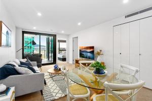 Gallery image of Central 2-Bed with Gym, BBQ & Stunning Views in Canberra