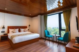 a bedroom with a bed and a table and chairs at Mystique Valley by Trekocity in Lachung