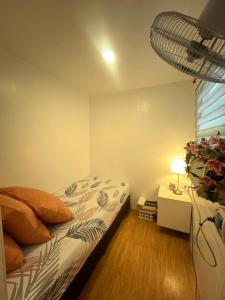 Un pat sau paturi într-o cameră la Nyssa Crib 2BR Whole Townhouse Camella Bacolod South