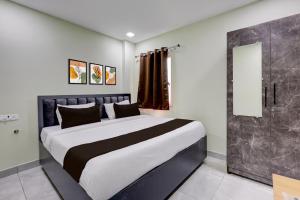 a bedroom with a large bed in a room at Hotel O Krishna Riverview Vijayawada Formerly Sikara in Krishna Canal +21 photos