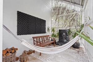 Televiisor ja/või meelelahutuskeskus majutusasutuses Beachfront 3-Bed with Private Pool & Fireplace +10 fotot